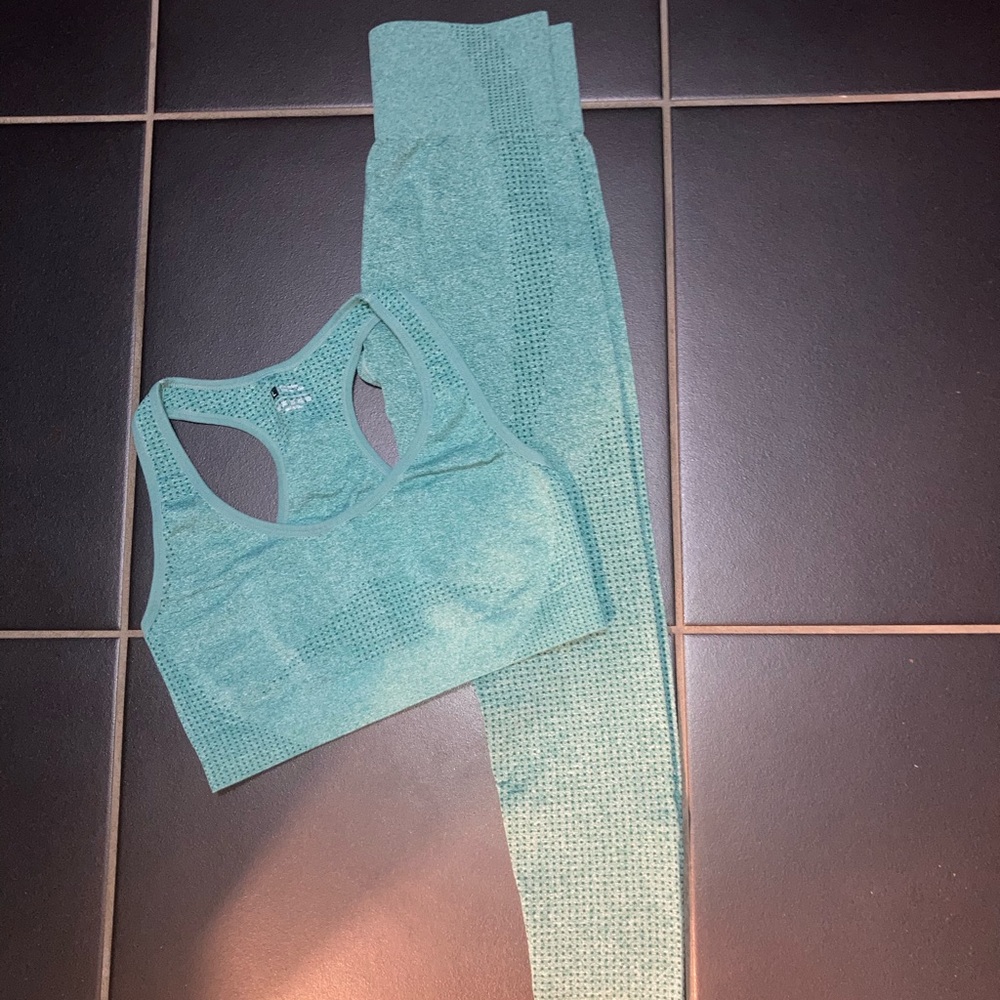 Size large workout set